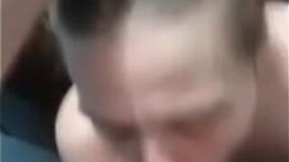 Изменяющая жена сосет меня сухо - порно видео