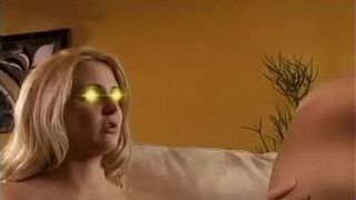 Пара горячих блондинок лесбиянок Ариэль Саммерс и Мэри Кэри ебут свои пизды красивым дилдо - порно видео