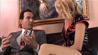 Трахаю сенсационную милфу - порно видео