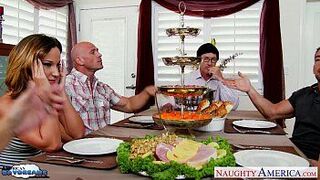 Лесбиянки Дэни Дэниэлс и Джада Стивенс трахаются втроем - порно видео