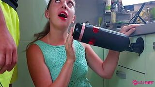 Девушка попробует смоделировать секс втроем и испытать потрясающую секс-игрушку - мужской мастурбатор! Активно от Наты Свит - порно видео