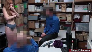 Офицеры трахают мачеху и падчерицу - порно видео