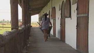 Трах на улице на фабрике - порно видео