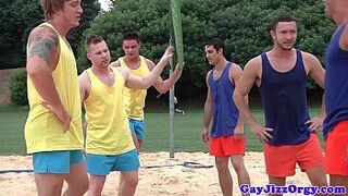 Спортивная спортсменка покрылась спермой после сосания члена - порно видео