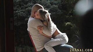 Крошечной анальной тинке кончили на лицо - порно видео