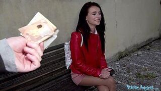 Публичный агент, разорви мои чулки и жестко трахни мою киску на улице - порно видео