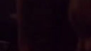 Получая это .. Она любит сосать член - порно видео