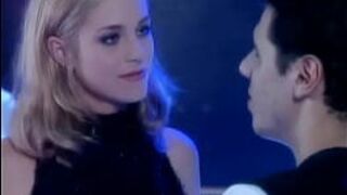 Мисс Стоун приглашает пару парней на встречу с ней для секса втроем - порно видео