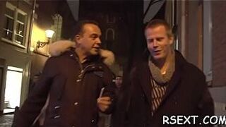 Сногсшибательную крошку жестко трахнули в Амстердаме - порно видео