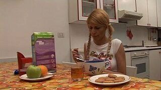 Мой отчим - грязная свинья! - порно видео