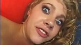 Мисти Мэй даёт в тугое очко настежь зиять и наполнять спермой - порно видео