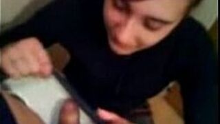 Балканская студентка делает минет в домашнем видео - порно видео